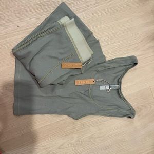 SKIMS - Cotton rib Legging and tank brand new with tags - small